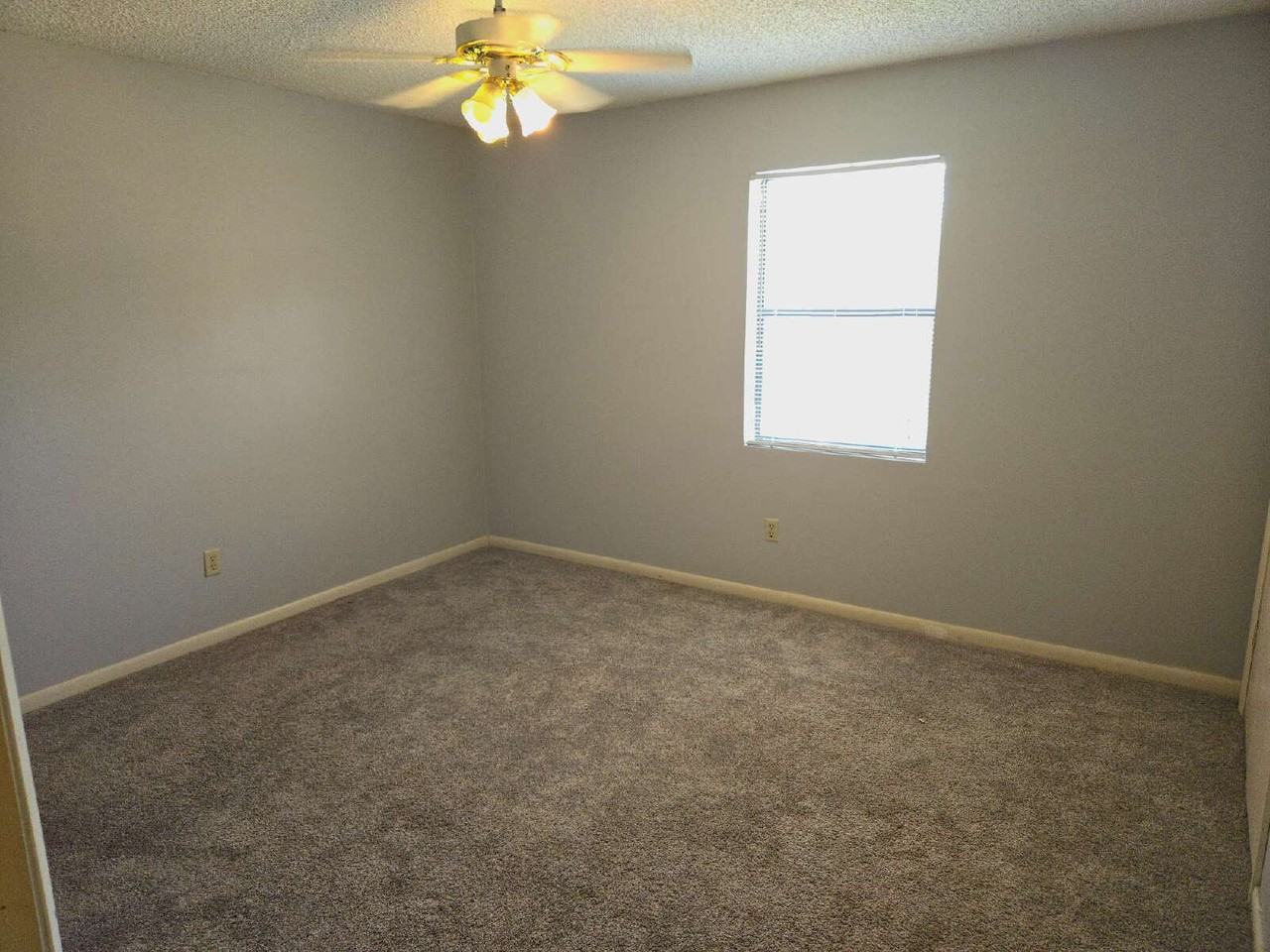 1040 Sable Dr #C - Photo 2 of 9