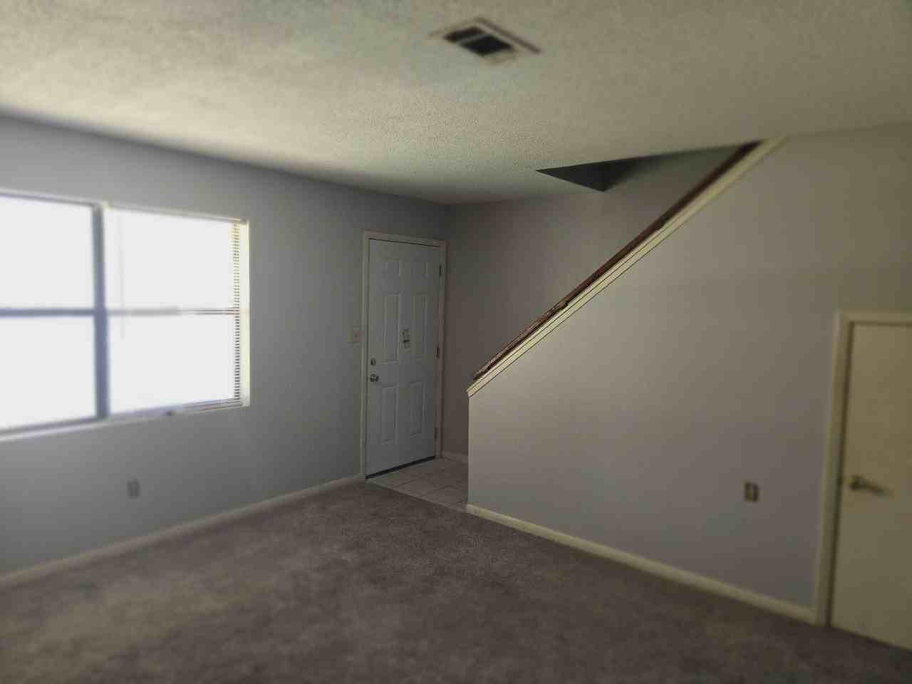 1040 Sable Dr #C - Photo 5 of 9