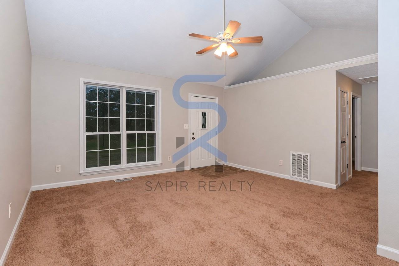 43 Surrey Ct - Photo 2 of 16