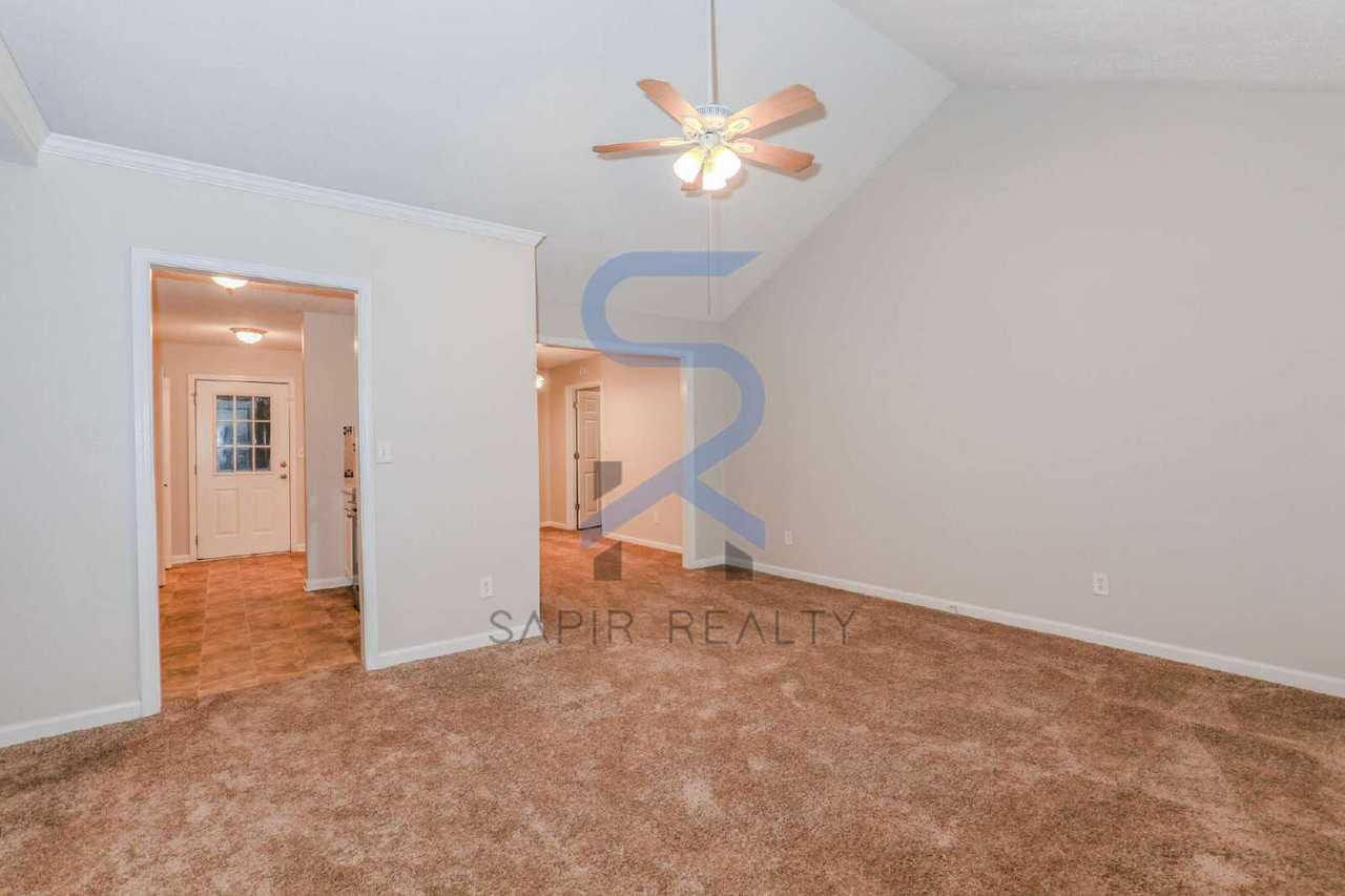 43 Surrey Ct - Photo 4 of 16