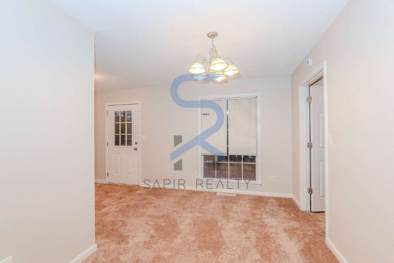 43 Surrey Ct - Photo 5 of 16