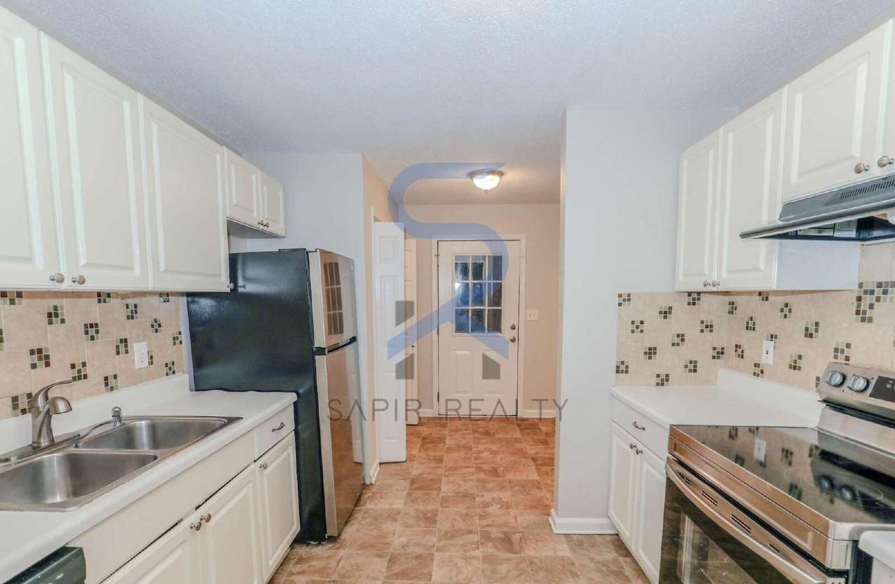 43 Surrey Ct - Photo 6 of 16