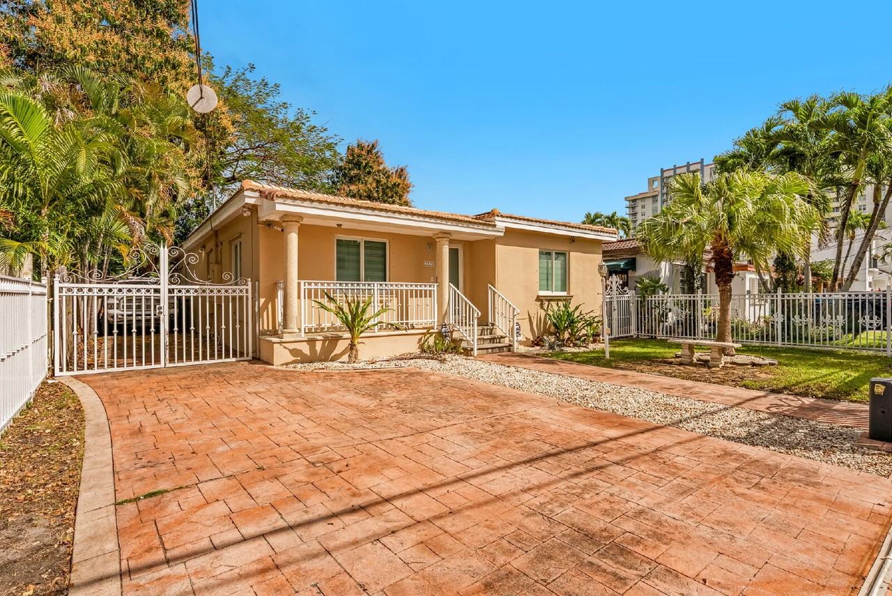2121 Sw 30th Ct - Photo 2 of 34
