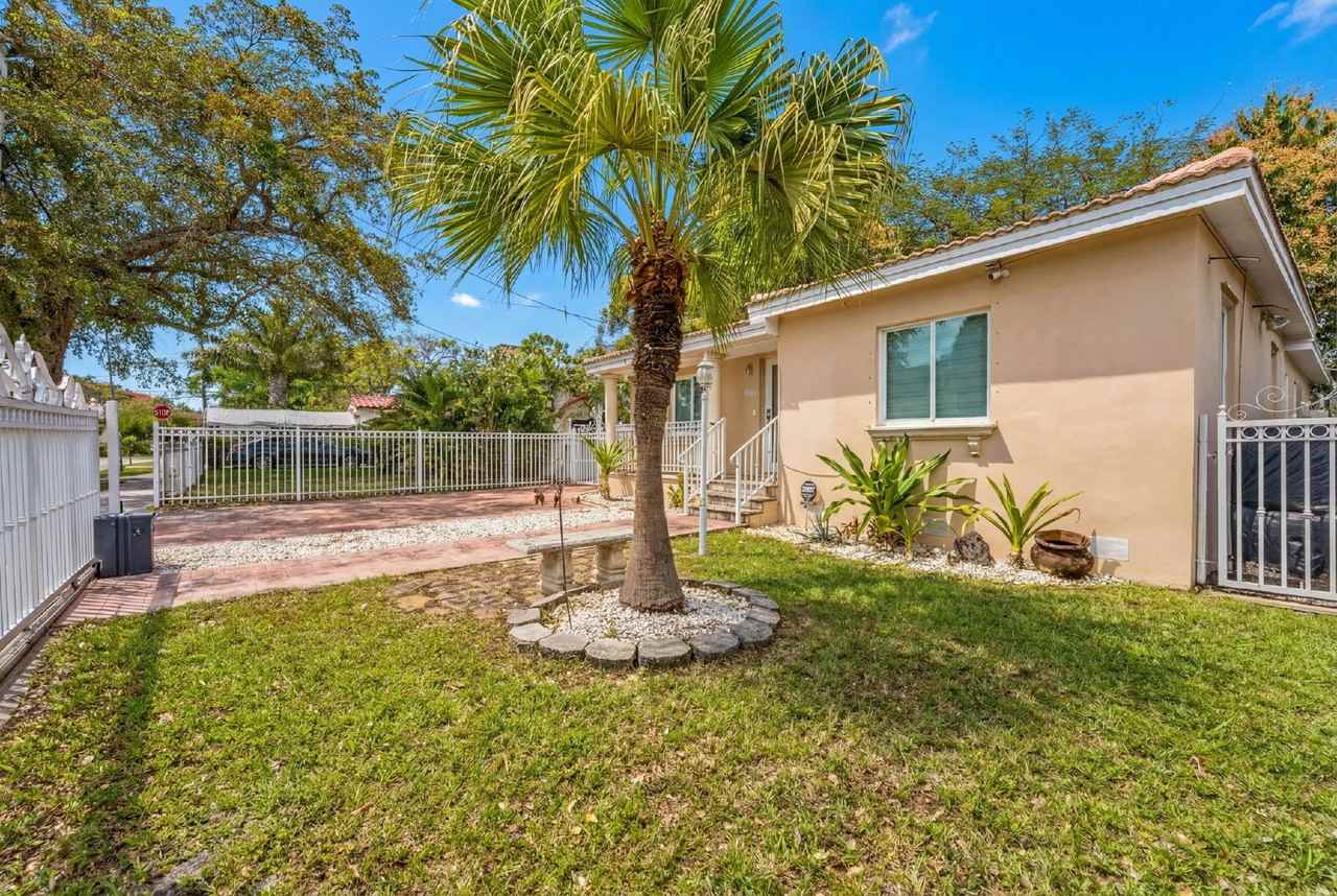 2121 Sw 30th Ct - Photo 3 of 34