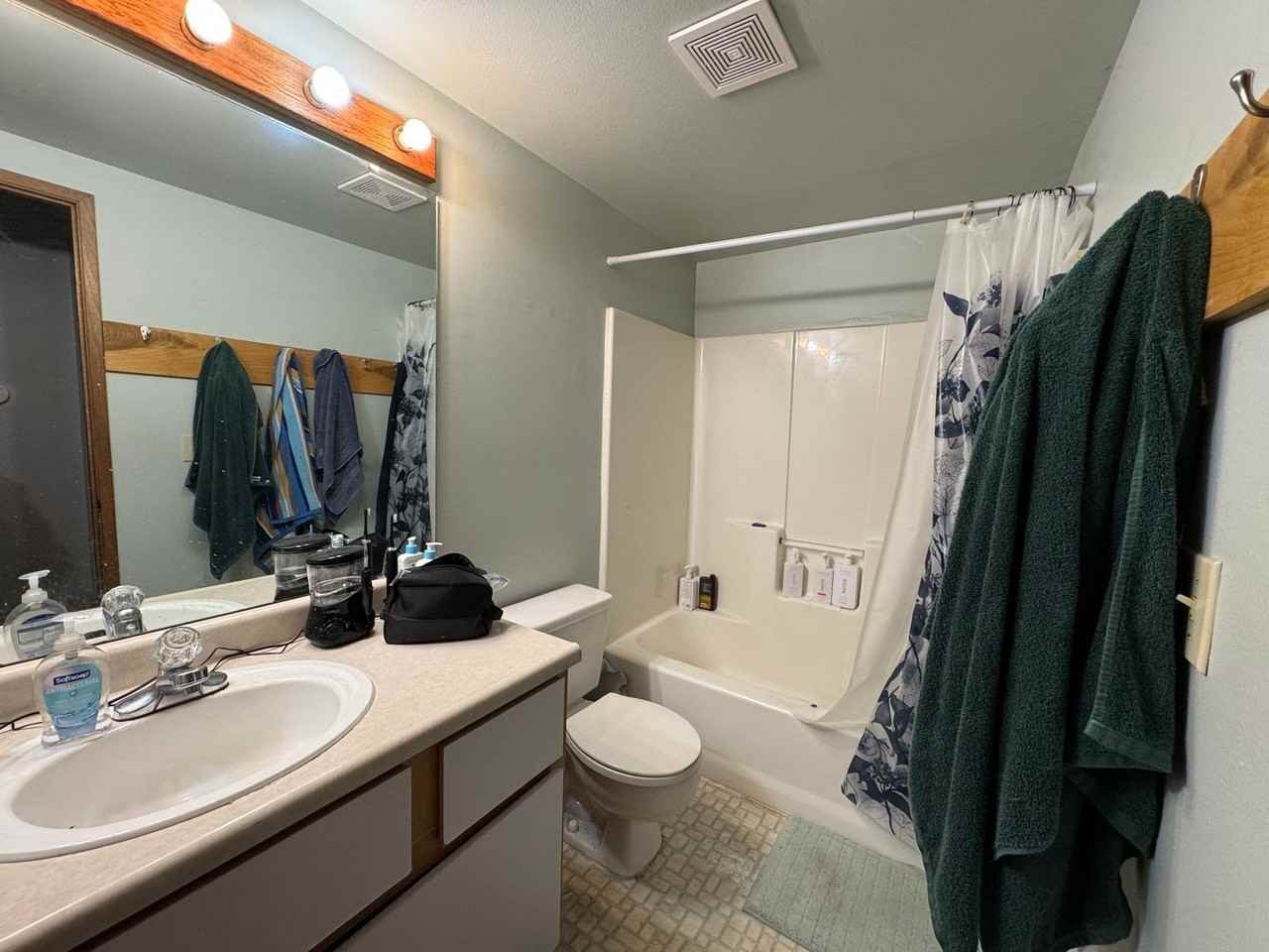 2217 Michigan St - Photo 5 of 11