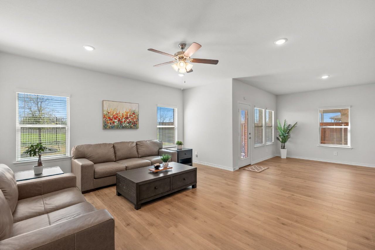 213 Kistler Dr - Photo 4 of 33