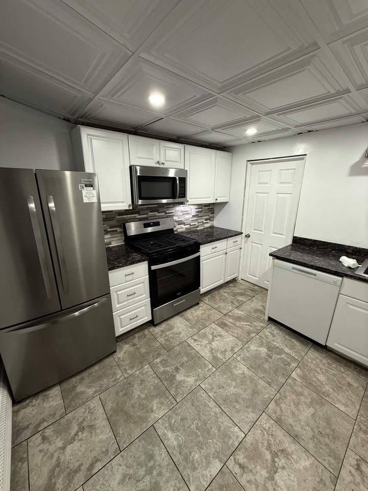 1164 Lonsdale Ave #4 - Photo 2 of 16