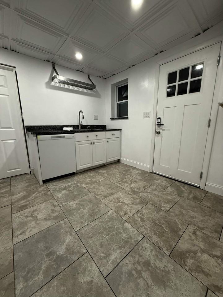 1164 Lonsdale Ave #4 - Photo 3 of 16