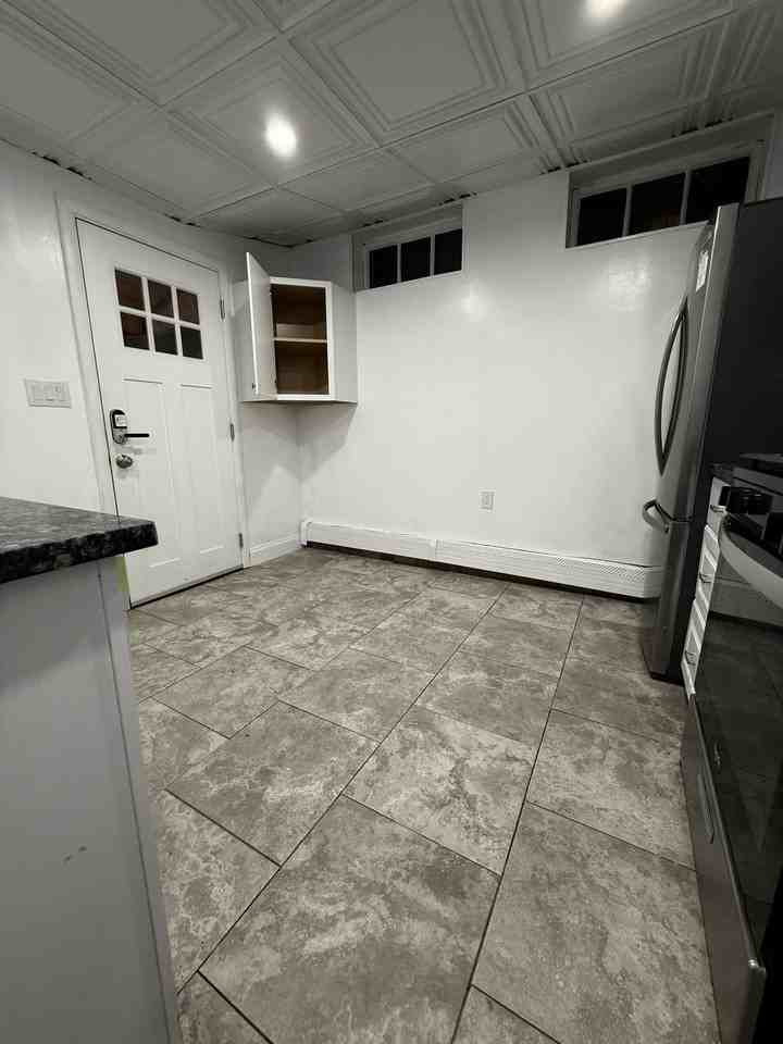 1164 Lonsdale Ave #4 - Photo 5 of 16