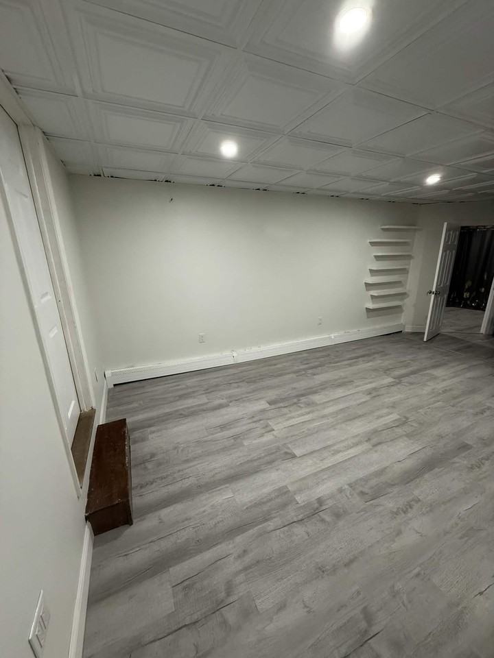 1164 Lonsdale Ave #4 - Photo 6 of 16