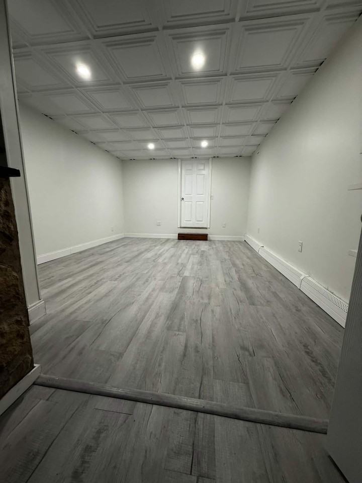 1164 Lonsdale Ave #4 - Photo 7 of 16