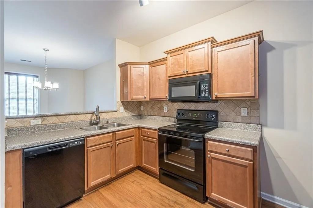 4247 Youngstown Cir #4247 - Photo 4 of 26