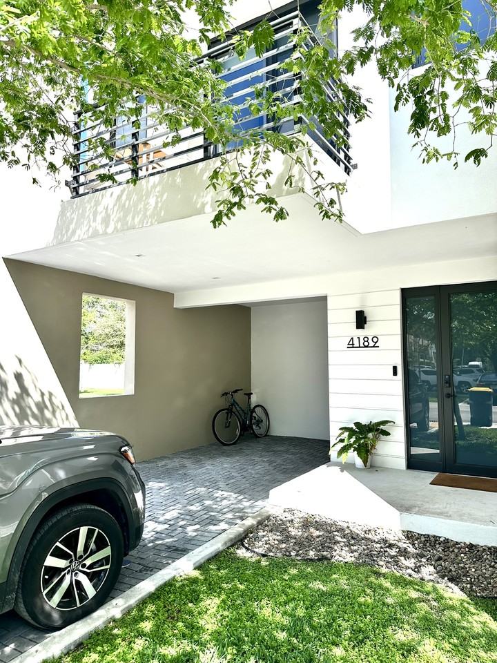 N Oak Pl #4189 - Photo 2 of 25