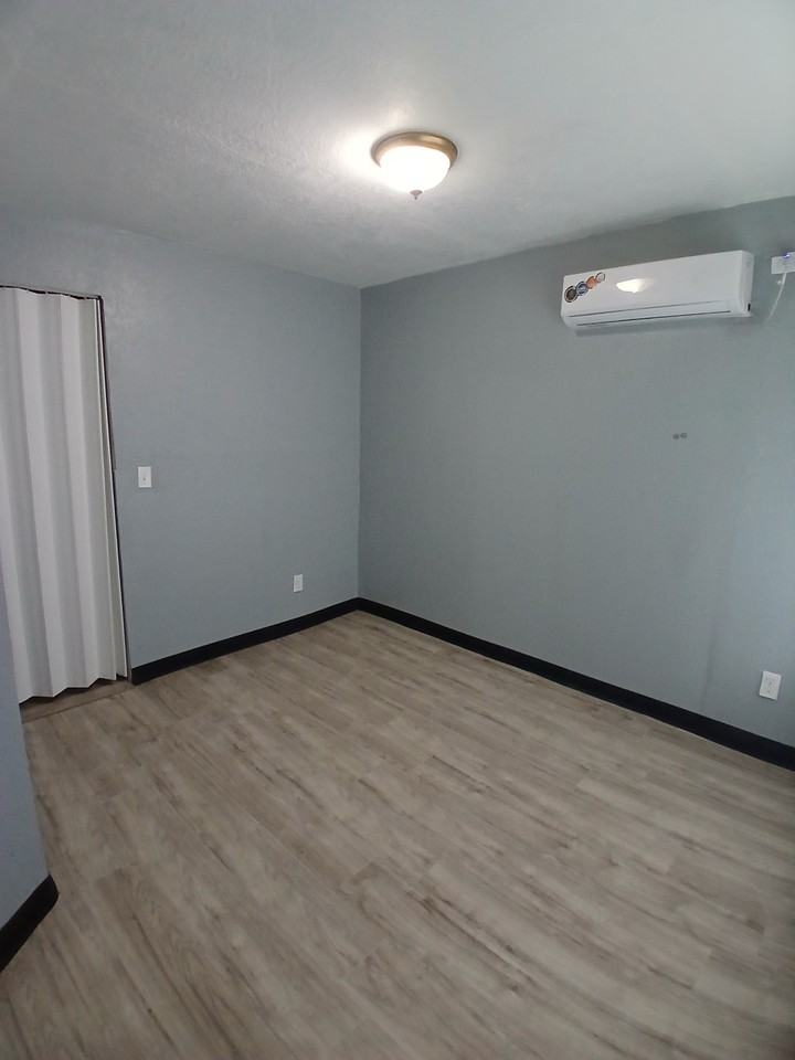 221 W Willow Ave #NA - Photo 6 of 10