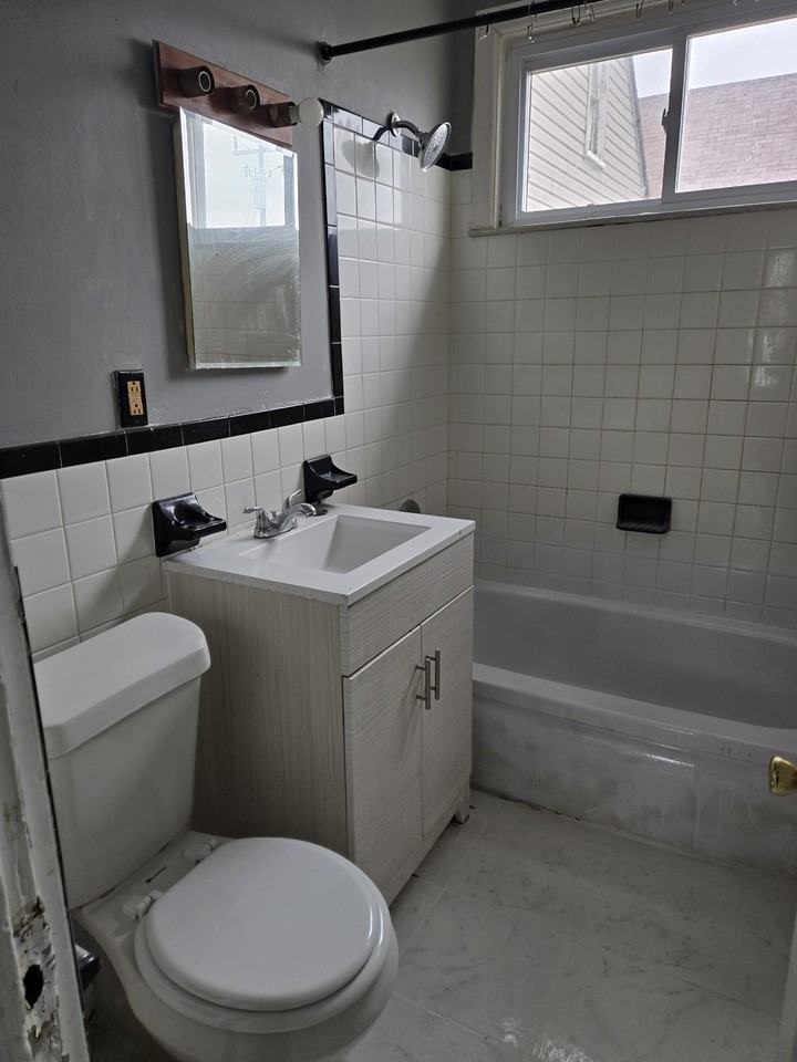 2078 Belmont St #2 - Photo 6 of 39