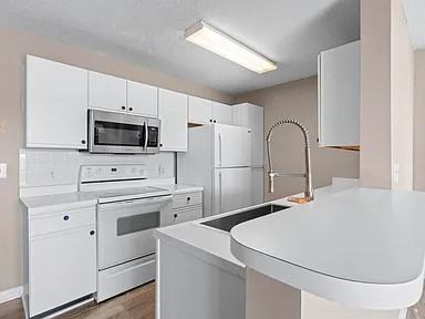 2257 Huntingdon Dr #H - Photo 3 of 16