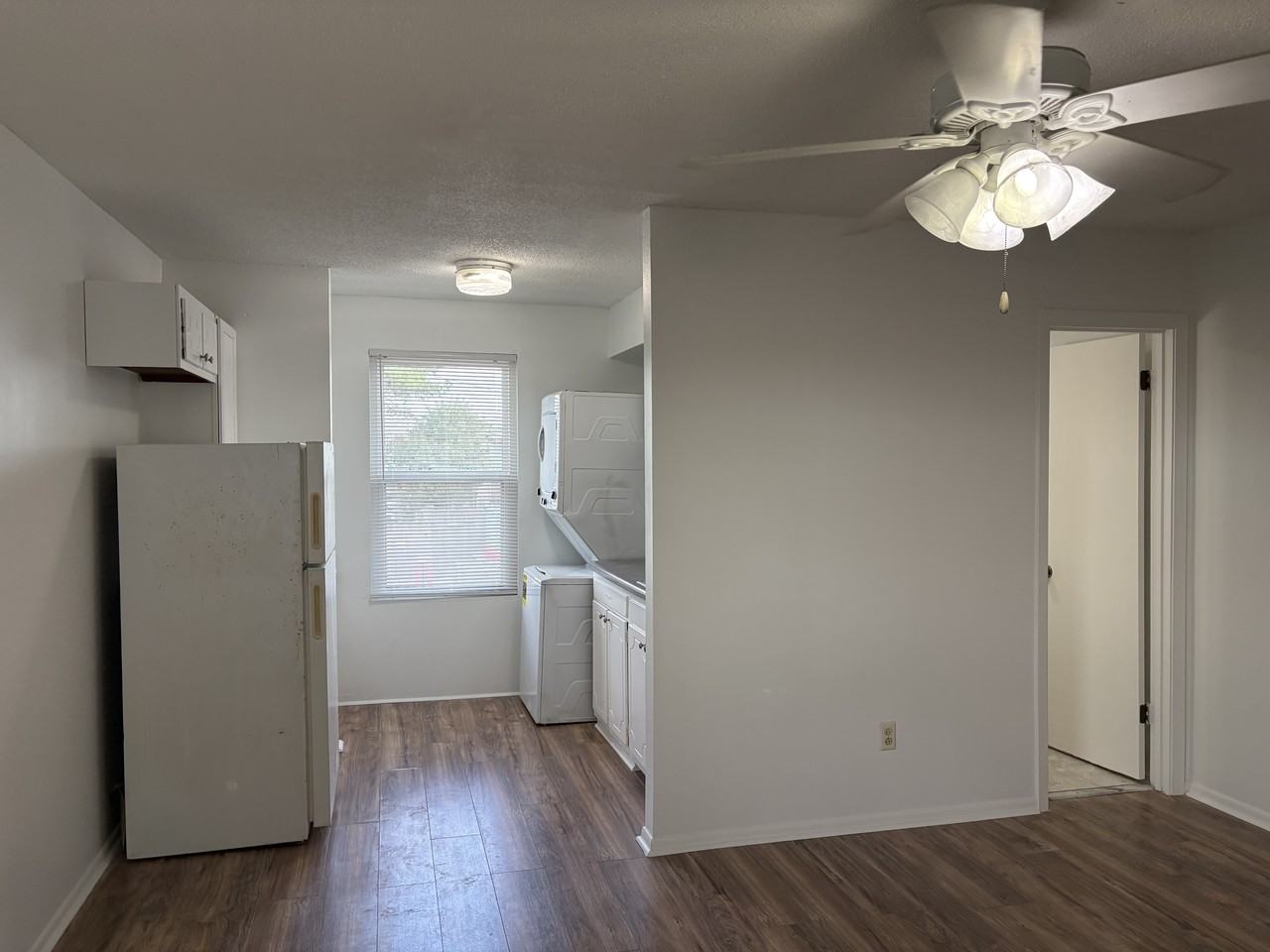 117 Raspberry St #C - Photo 2 of 8