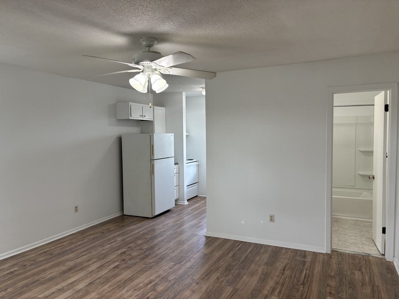 117 Raspberry St #C - Photo 3 of 8