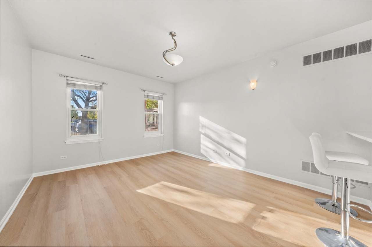 3771 S Lake Park Ave #3771 - Photo 6 of 20