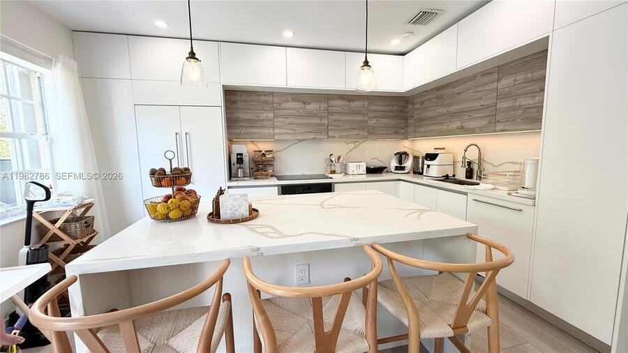 5785 Sw 54th Ter - Photo 6 of 24