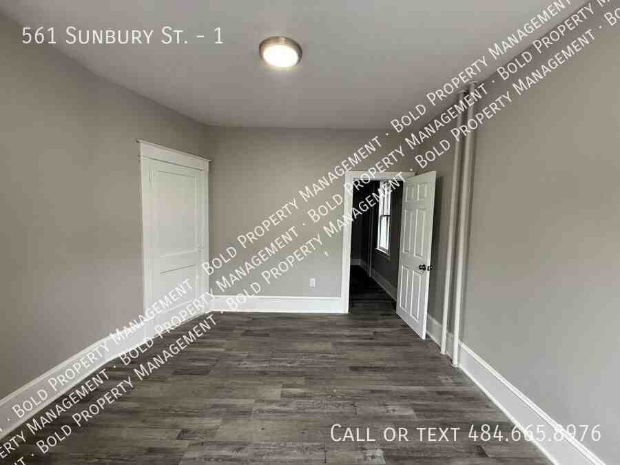 561 Sunbury St #1 - Photo 3 of 7