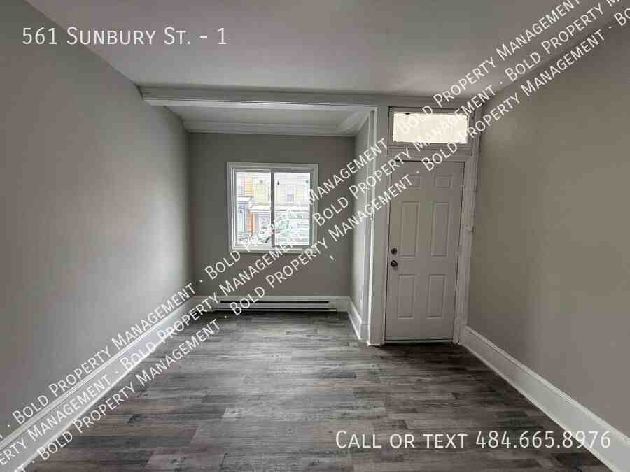 561 Sunbury St #1 - Photo 4 of 7