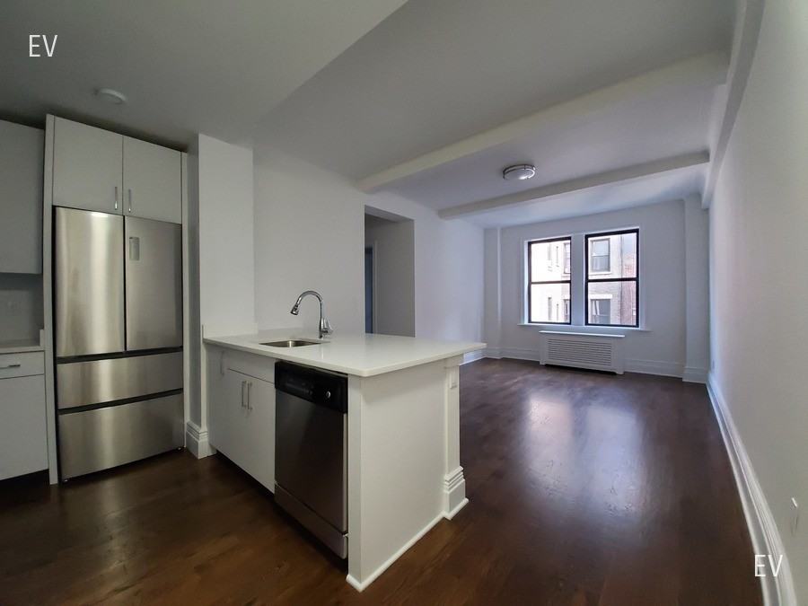 25 W 68th St #1C - Photo 2 of 7