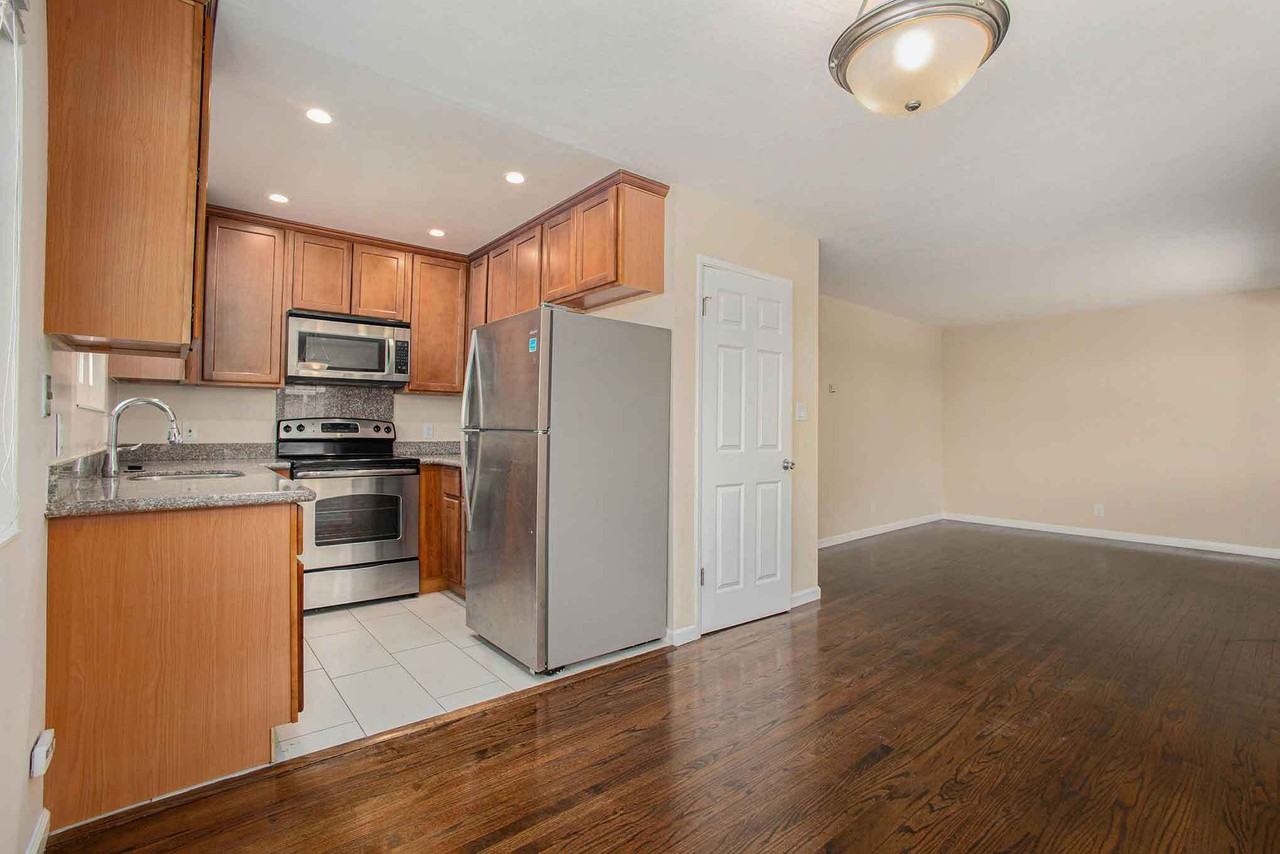 1709 Pacific Ave #B - Photo 6 of 14