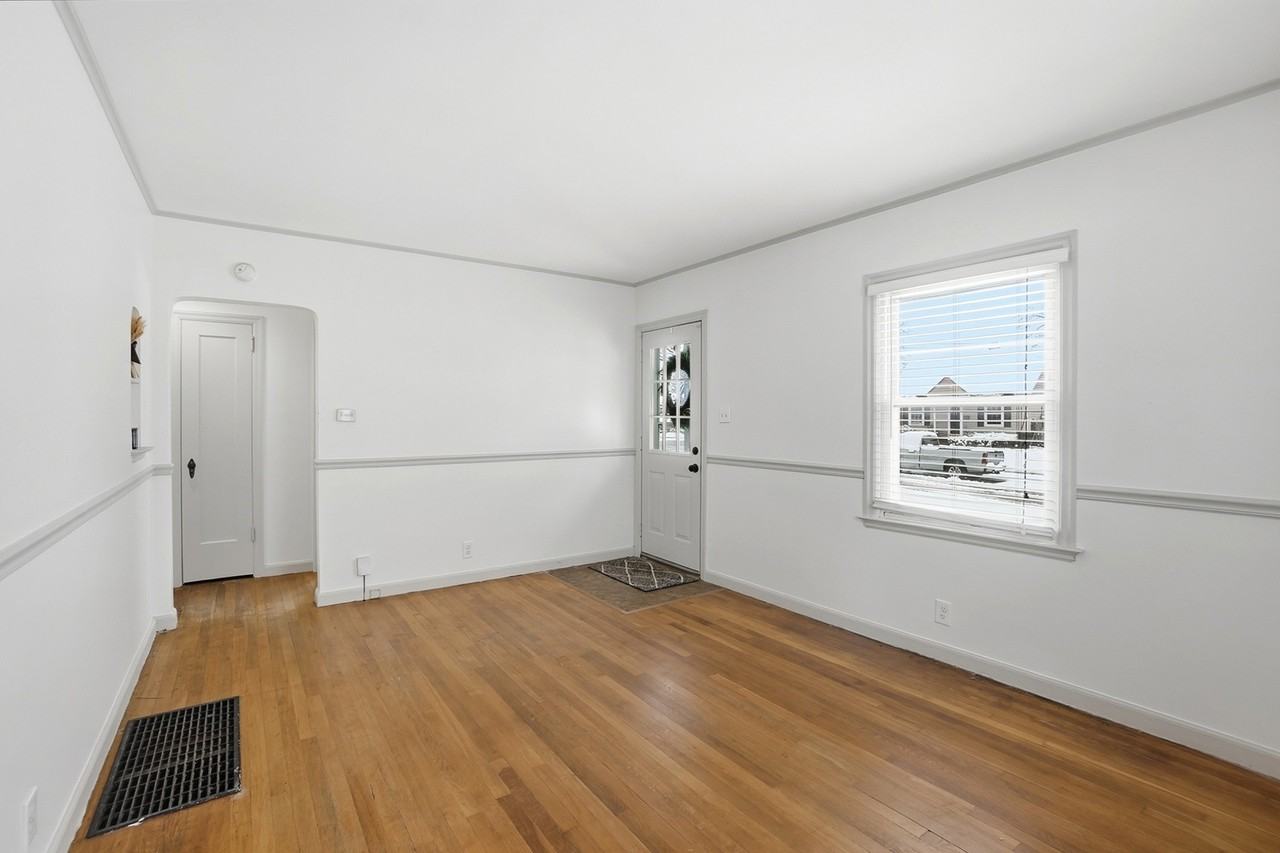 1120 Piedmont Rd - Photo 2 of 13