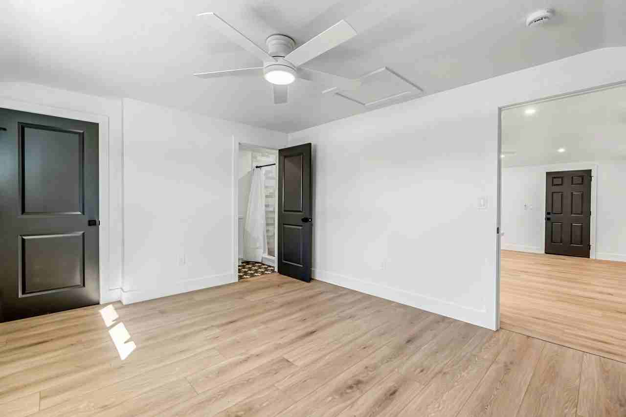 406 Sierra Avenue, Unit B - Photo 2 of 13
