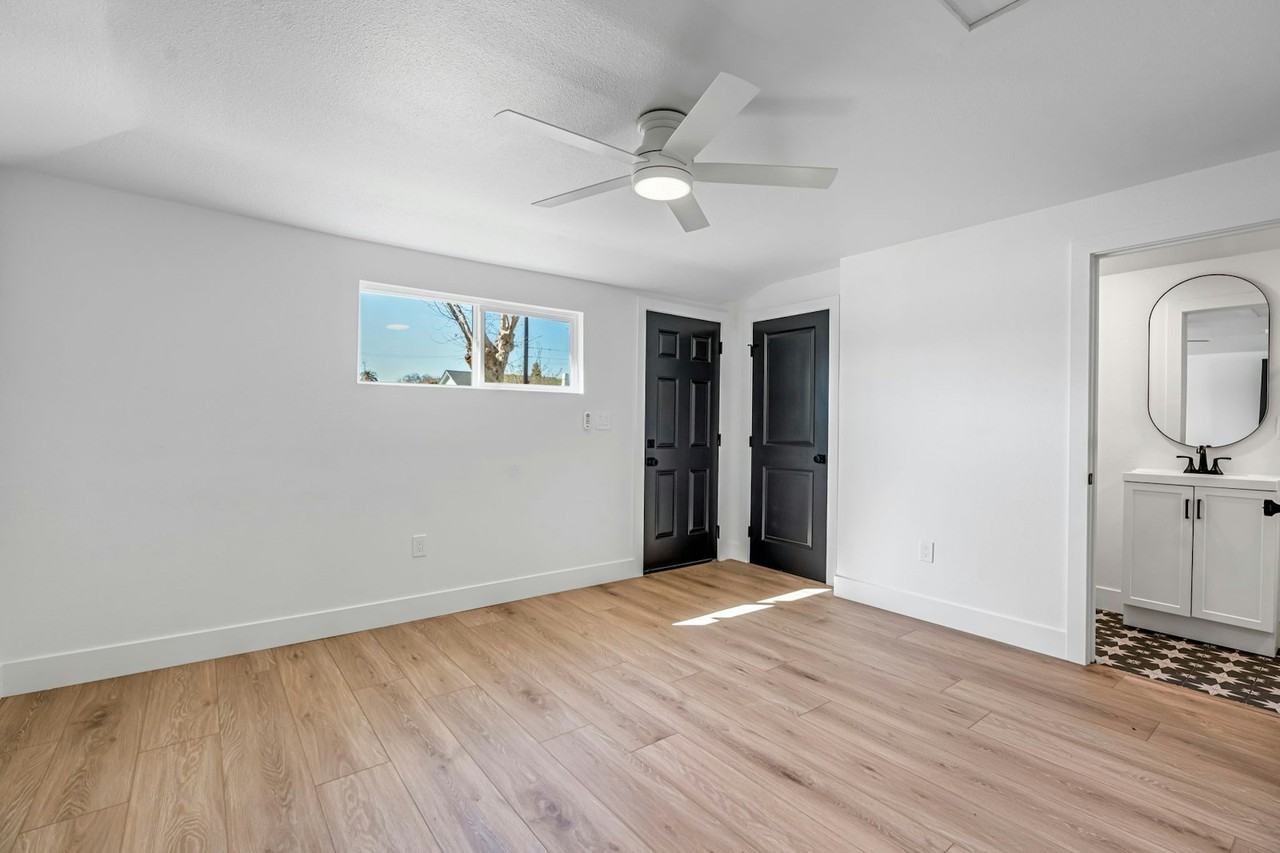 406 Sierra Avenue, Unit B - Photo 3 of 13