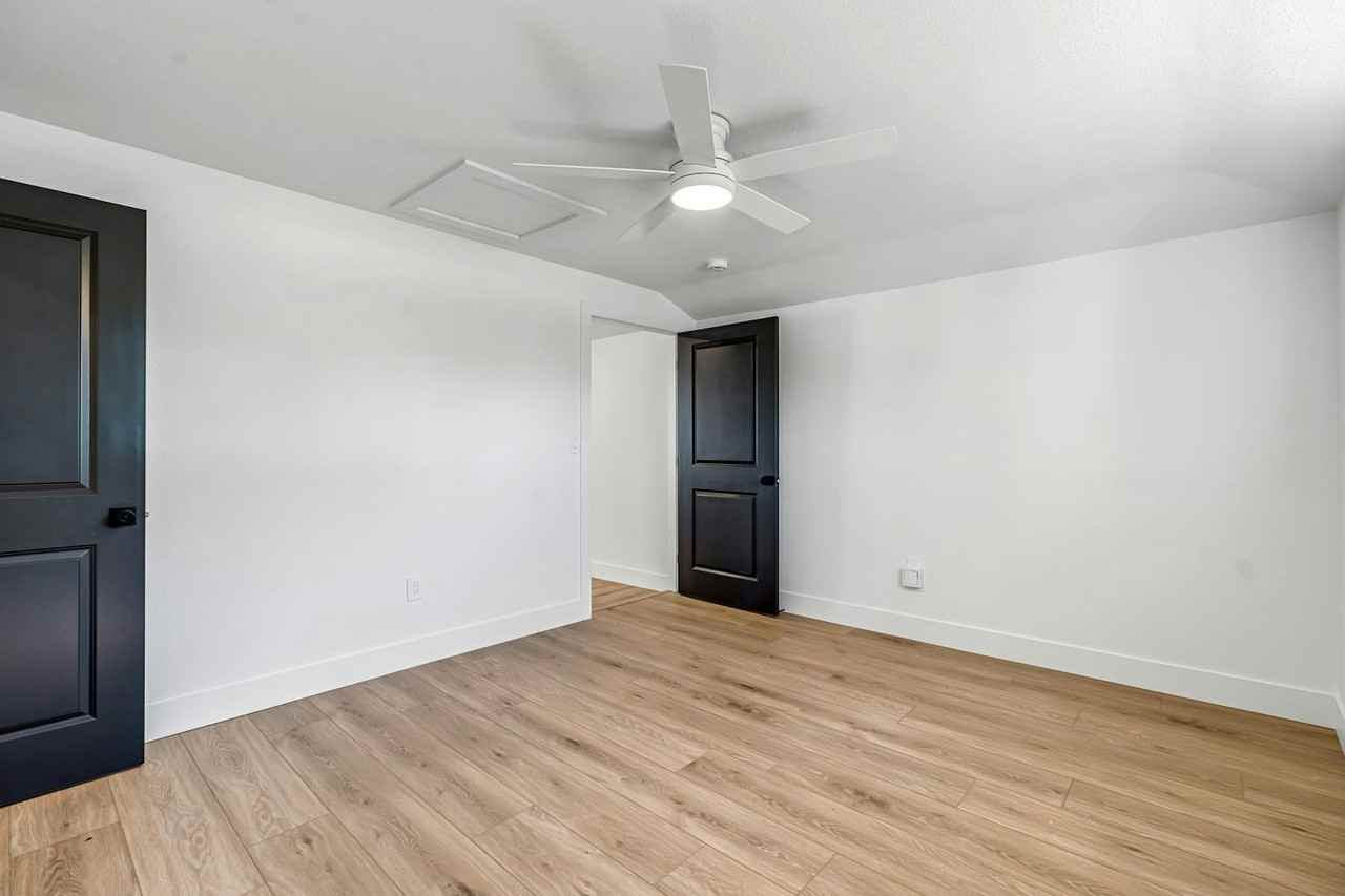 406 Sierra Avenue, Unit B - Photo 4 of 13