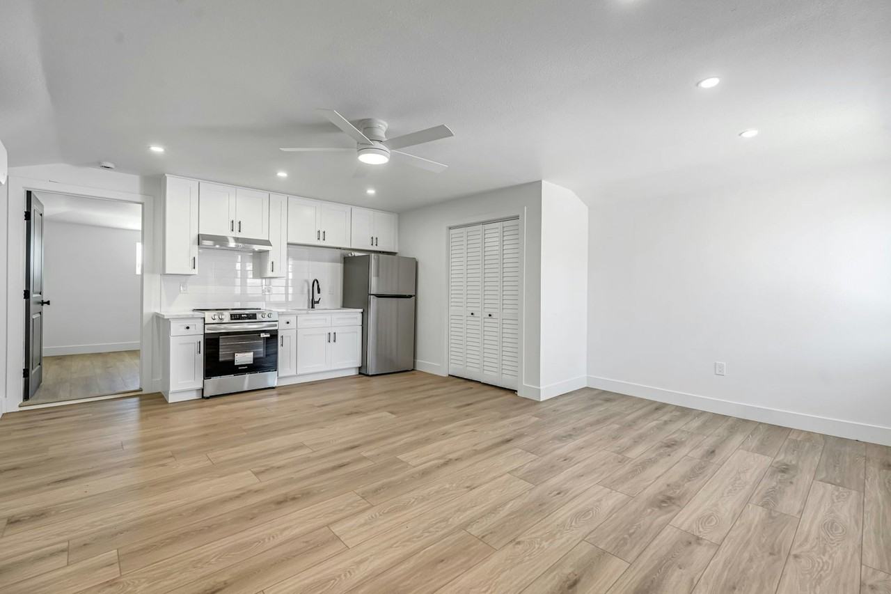 406 Sierra Avenue, Unit B - Photo 6 of 13