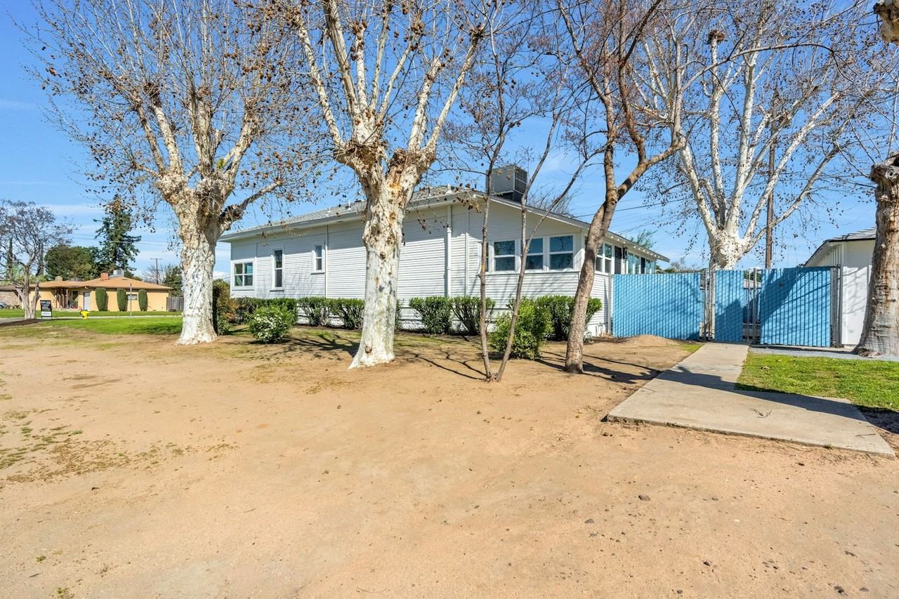 406 Sierra Avenue, Unit B - Photo 7 of 13