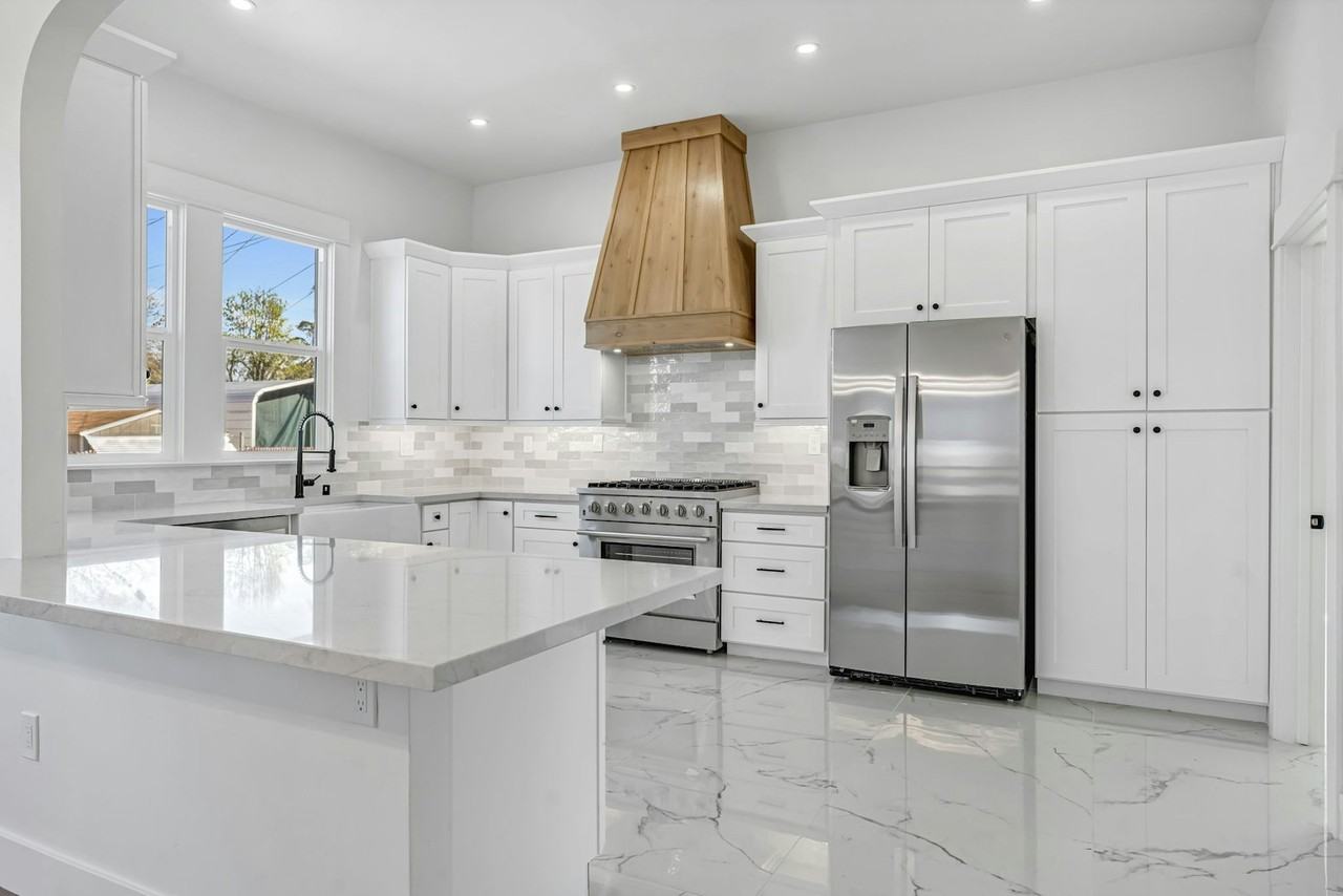 406 Sierra Avenue, Unit A - Photo 3 of 28