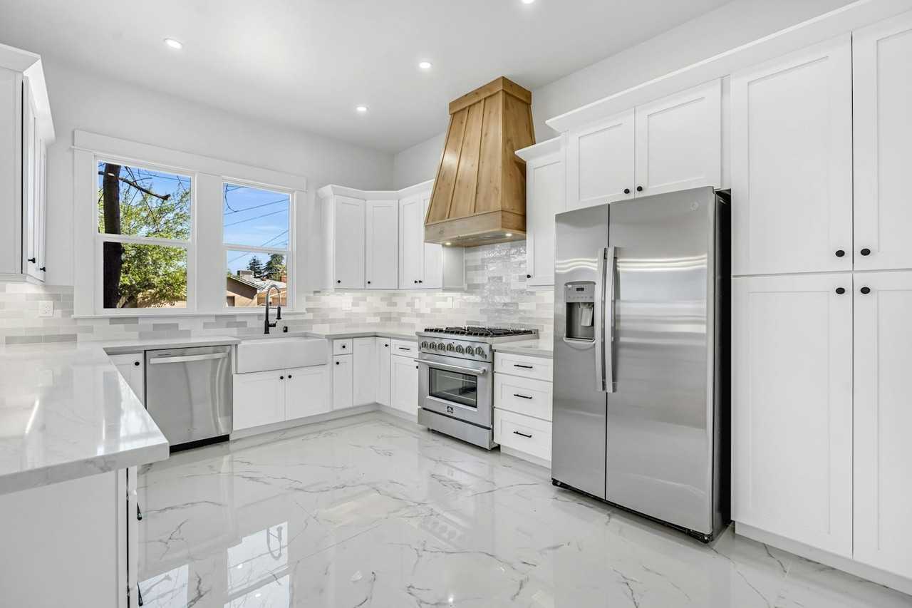 406 Sierra Avenue, Unit A - Photo 4 of 28