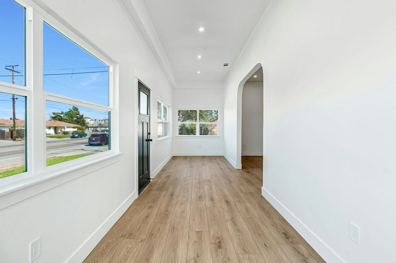 406 Sierra Avenue, Unit A - Photo 5 of 28