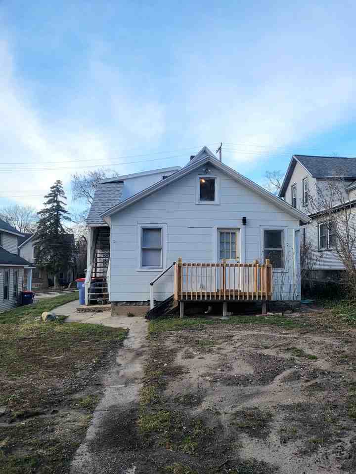 38 Grove St Ne #1 - Photo 2 of 15