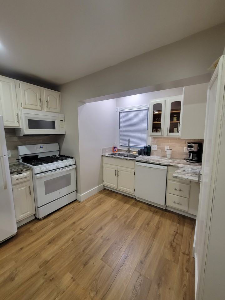 38 Grove St Ne #1 - Photo 3 of 15