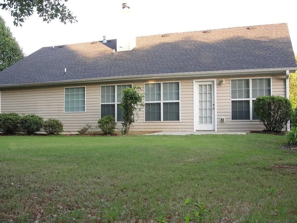 285 Circle Rd - Photo 2 of 12