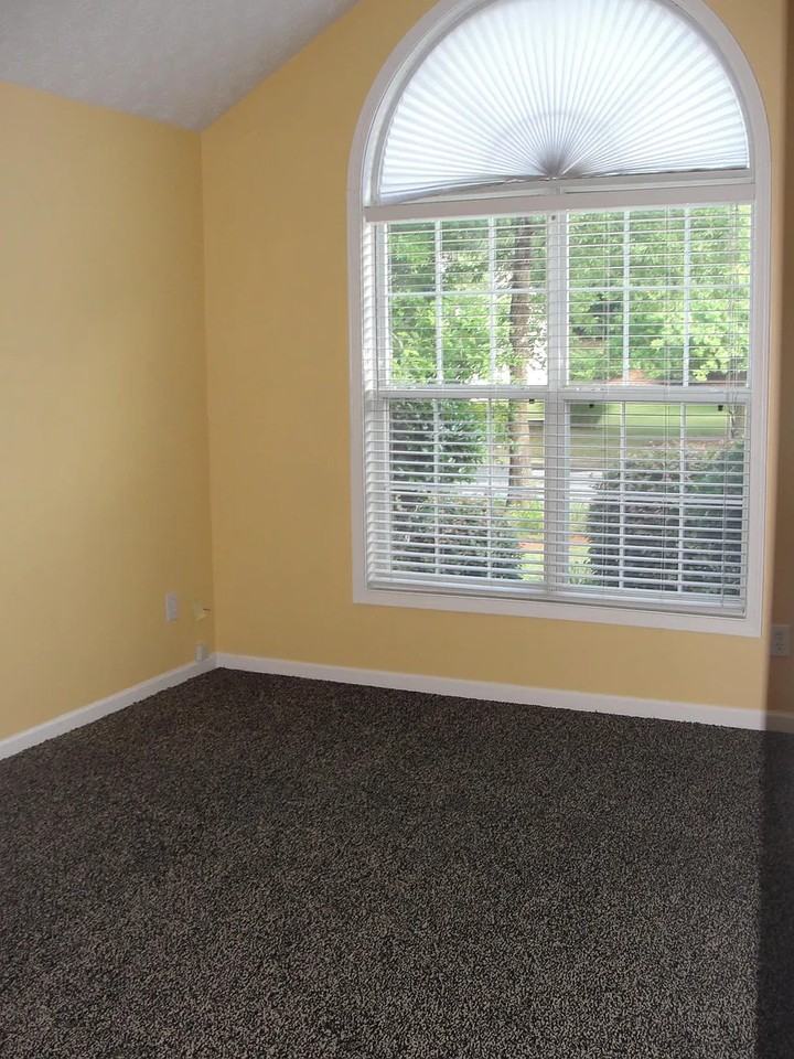 285 Circle Rd - Photo 5 of 12