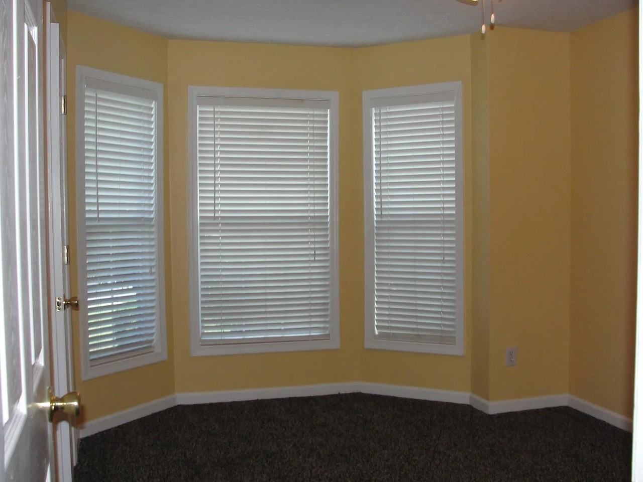 285 Circle Rd - Photo 6 of 12