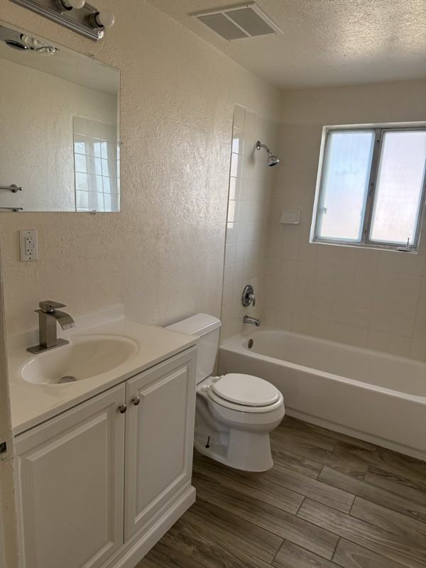 11104 Indian School Rd Ne - Photo 3 of 8