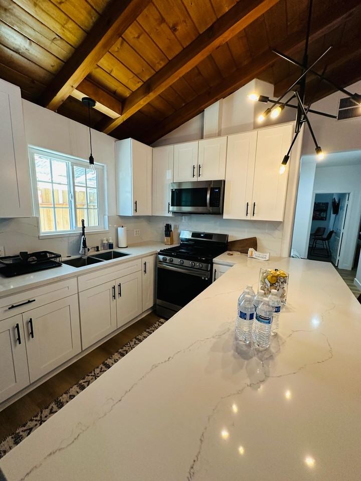 4040 Boundary St - Photo 2 of 13