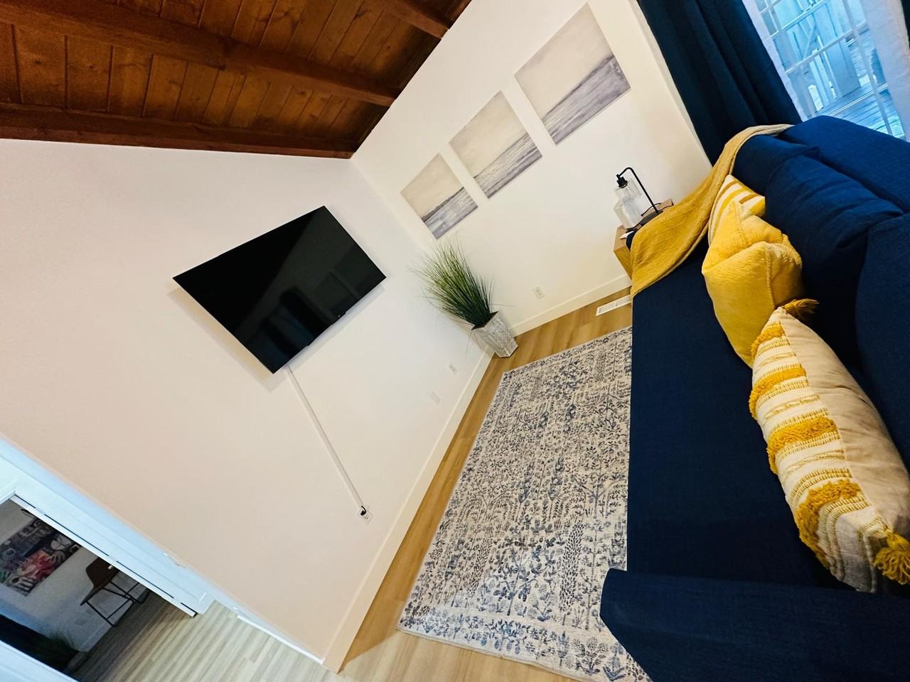 4040 Boundary St - Photo 5 of 13