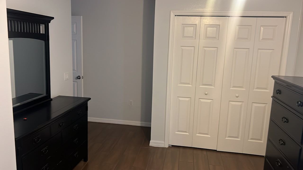 2305 Jessica Ln - Photo 3 of 7