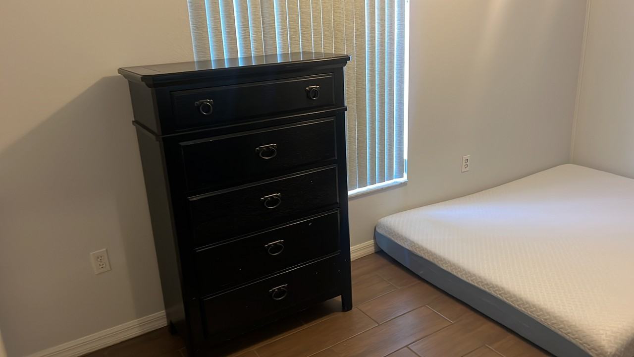 2305 Jessica Ln - Photo 4 of 7