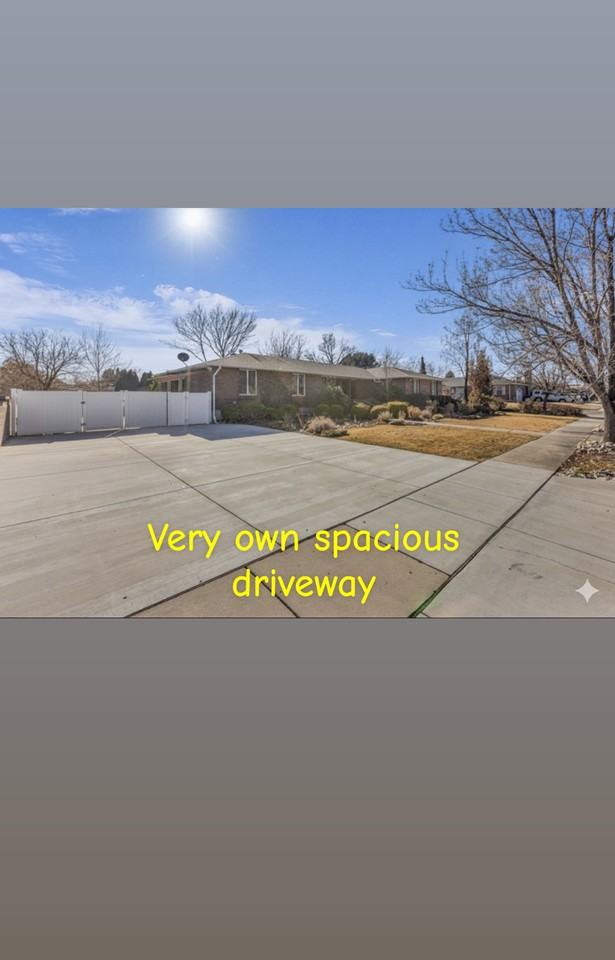 2321 W Harvest Ln - Photo 2 of 14