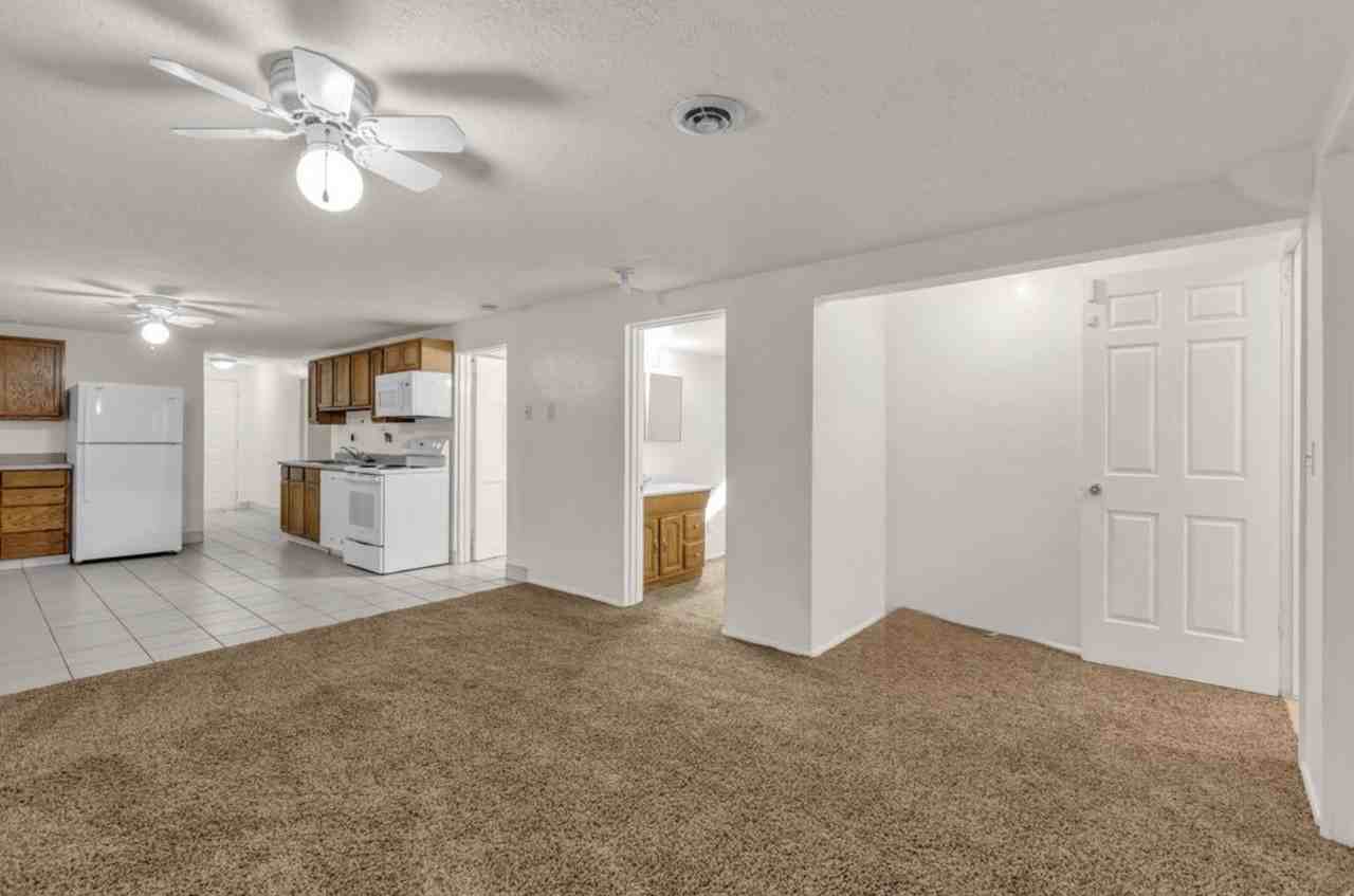 2321 W Harvest Ln - Photo 5 of 14