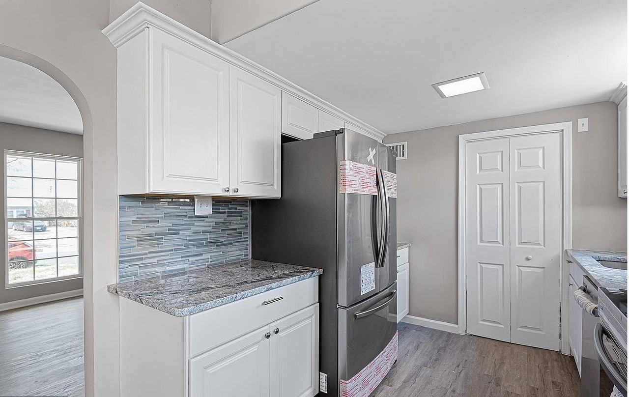 1 Carlo Rd - Photo 3 of 17